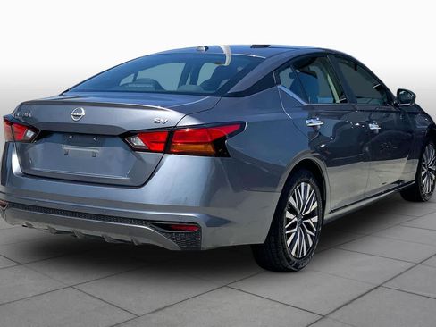 Used 2024 Nissan Altima 2.5 SV FWD image 12