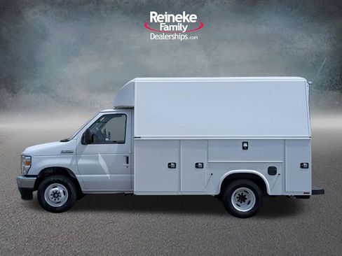 New 2027 Ford E-350 and Econoline 350 Super Duty w/ Power Equipment Group RWD image 9