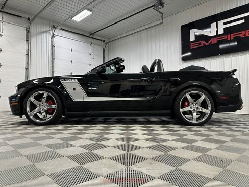 Used 2010 Ford Mustang GT image 19