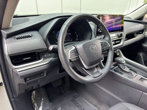 Used 2024 Toyota Grand Highlander AWD image 13