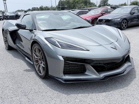 Used 2024 Chevrolet Corvette Z06 RWD image 4