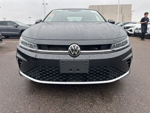 Used 2025 Volkswagen Jetta SE FWD image 8