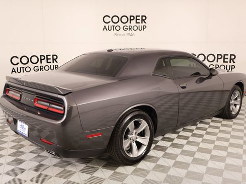 Used 2020 Dodge Challenger SXT RWD image 18