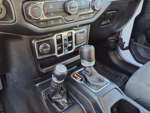 Used 2025 Jeep Wrangler Sport S image 9