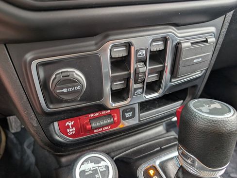 Used 2022 Jeep Wrangler Unlimited Rubicon 4xe w/ Cold Weather Group image 28