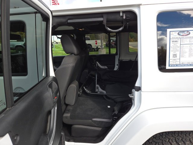 Used 2015 Jeep Wrangler Unlimited Sahara w/ Connectivity Group AWD/4WD image 18