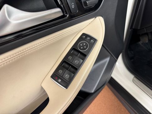 Used 2018 INFINITI QX30 Premium w/ Navigation Package image 16