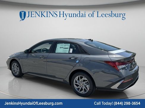 New 2026 Hyundai Elantra Hybrid FWD image 7
