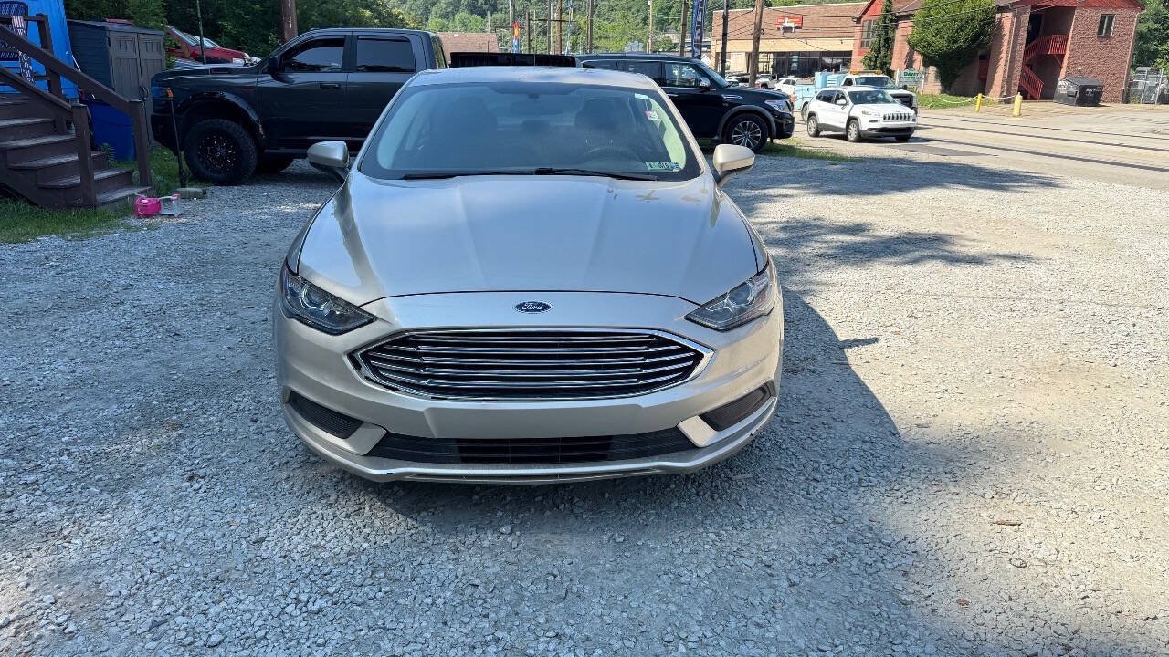 Used 2017 Ford Fusion SE w/ Fusion SE Technology Package FWD image 5
