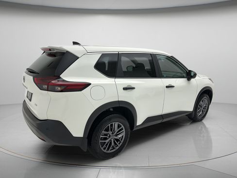 Used 2023 Nissan Rogue S AWD/4WD image 5