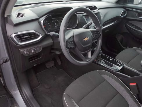 Used 2023 Chevrolet TrailBlazer LT FWD image 9