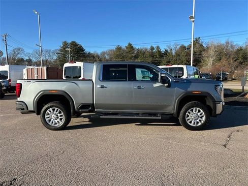 Used 2024 GMC Sierra 2500 SLT image 2