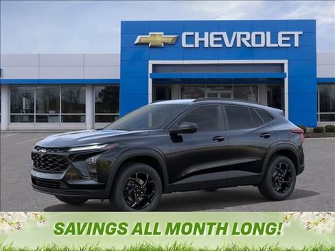 New 2026 Chevrolet Trax LT w/ Driver Confidence Package FWD image 2