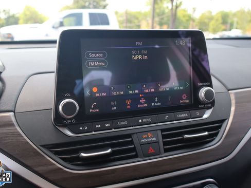 Used 2025 Nissan Altima 2.5 SV FWD image 21