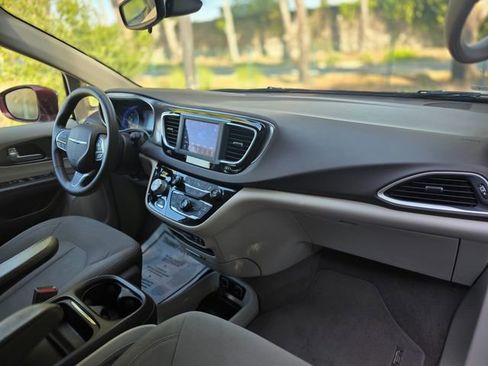 Used 2018 Chrysler Pacifica Touring Plus w/ Tire & Wheel Group image 30