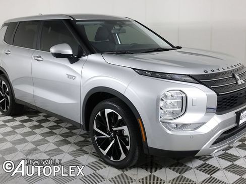 Used 2025 Mitsubishi Outlander SE AWD/4WD image 3