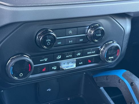 Used 2024 Ford Bronco Black Diamond image 15