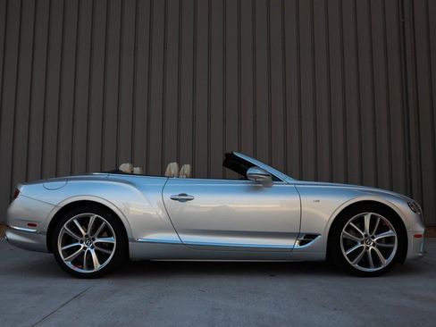 Used 2021 Bentley Continental GT image 19