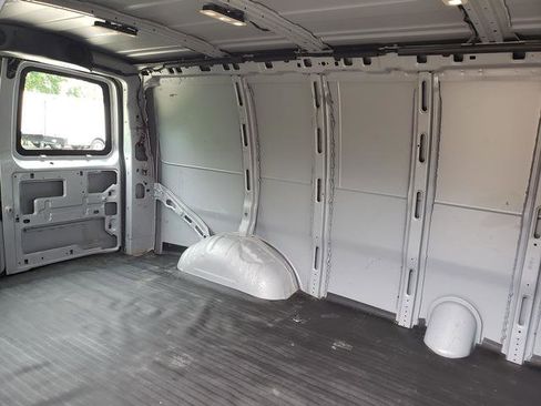 Used 2016 Chevrolet Express 2500 RWD image 13