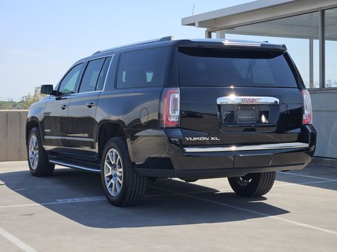 Used 2018 GMC Yukon XL Denali RWD image 3