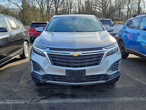 Used 2023 Chevrolet Equinox LT image 2