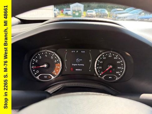 Used 2023 Jeep Renegade Latitude AWD/4WD image 17