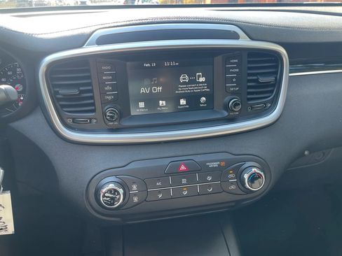Used 2020 Kia Sorento L image 19