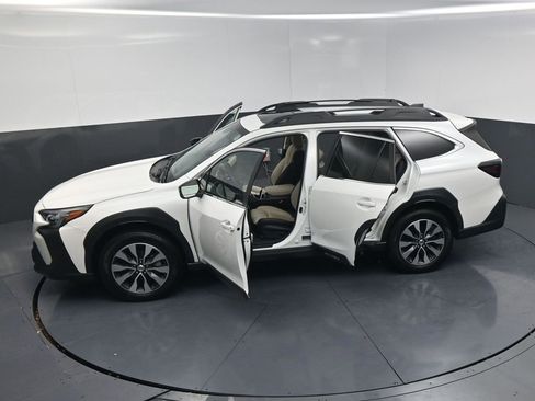 Used 2023 Subaru Outback Limited image 17