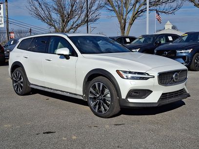 New 2026 Volvo V60 B5 Cross Country Ultra w/ Protection Package Premier