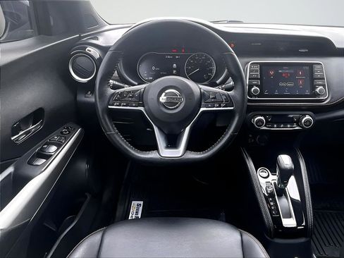 Used 2019 Nissan Kicks SR w/ SR Premium Package image 13