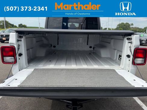 Used 2023 Jeep Gladiator Overland AWD/4WD image 17