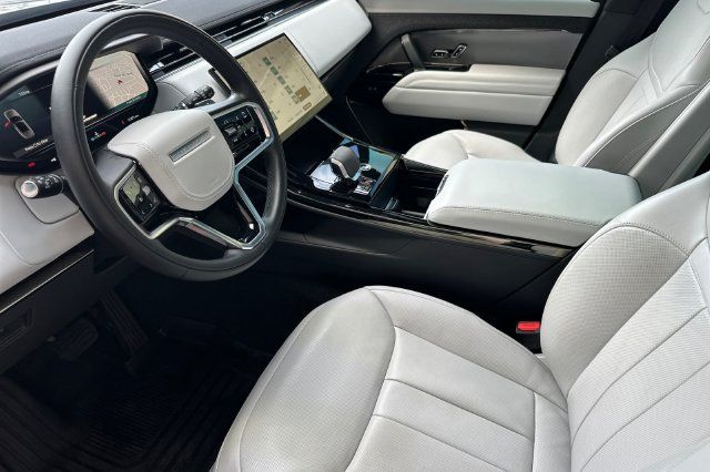 Certified 2025 Land Rover Range Rover Sport SE AWD/4WD image 9