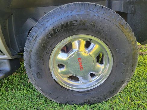 Used 2002 GMC Yukon SLE w/ Off-Road Suspension Pkg image 32