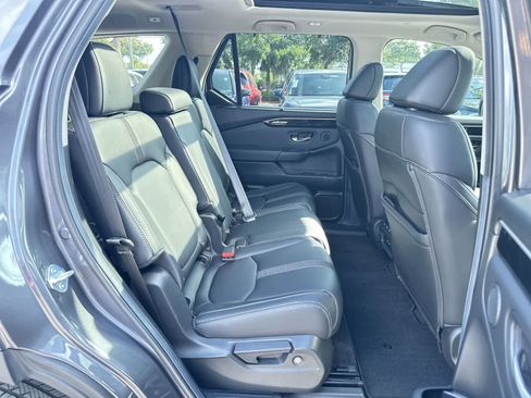 Used 2025 Honda Pilot Touring image 18