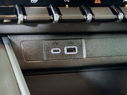 Used 2024 Chevrolet Colorado Z71 w/ Safety Package image 23