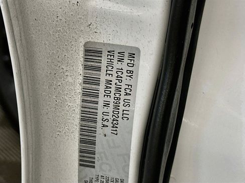 Used 2021 Jeep Cherokee Latitude AWD/4WD image 12