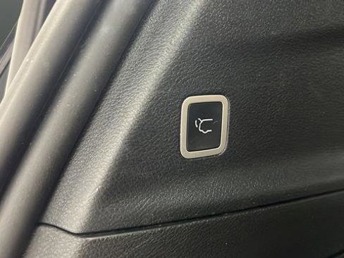 Used 2023 Chrysler Pacifica Pinnacle FWD image 31