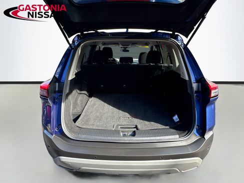 Used 2023 Nissan Rogue SV image 31