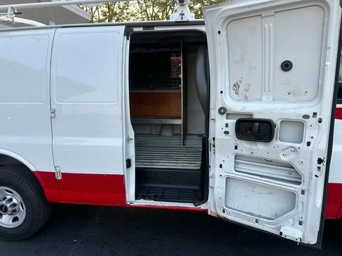 Used 2014 GMC Savana 2500 image 24