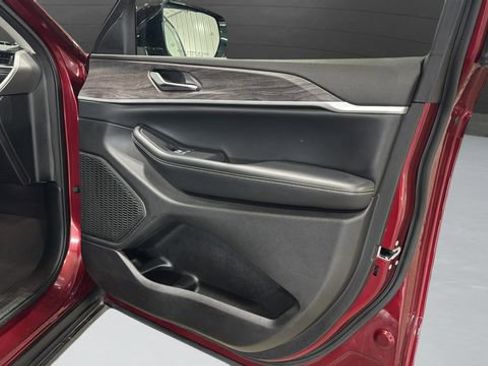 Used 2023 Jeep Grand Cherokee Limited image 23