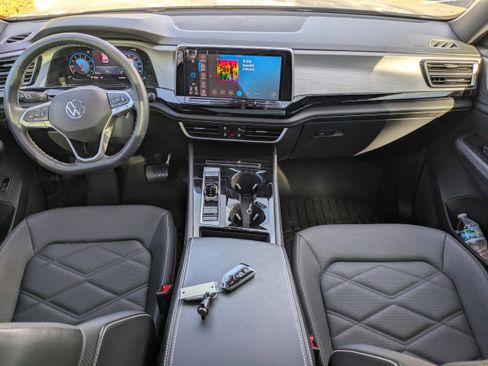 Used 2024 Volkswagen Atlas Cross Sport SE w/ Panoramic Sunroof Package image 9