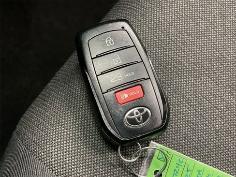 Used 2025 Toyota Camry LE image 31