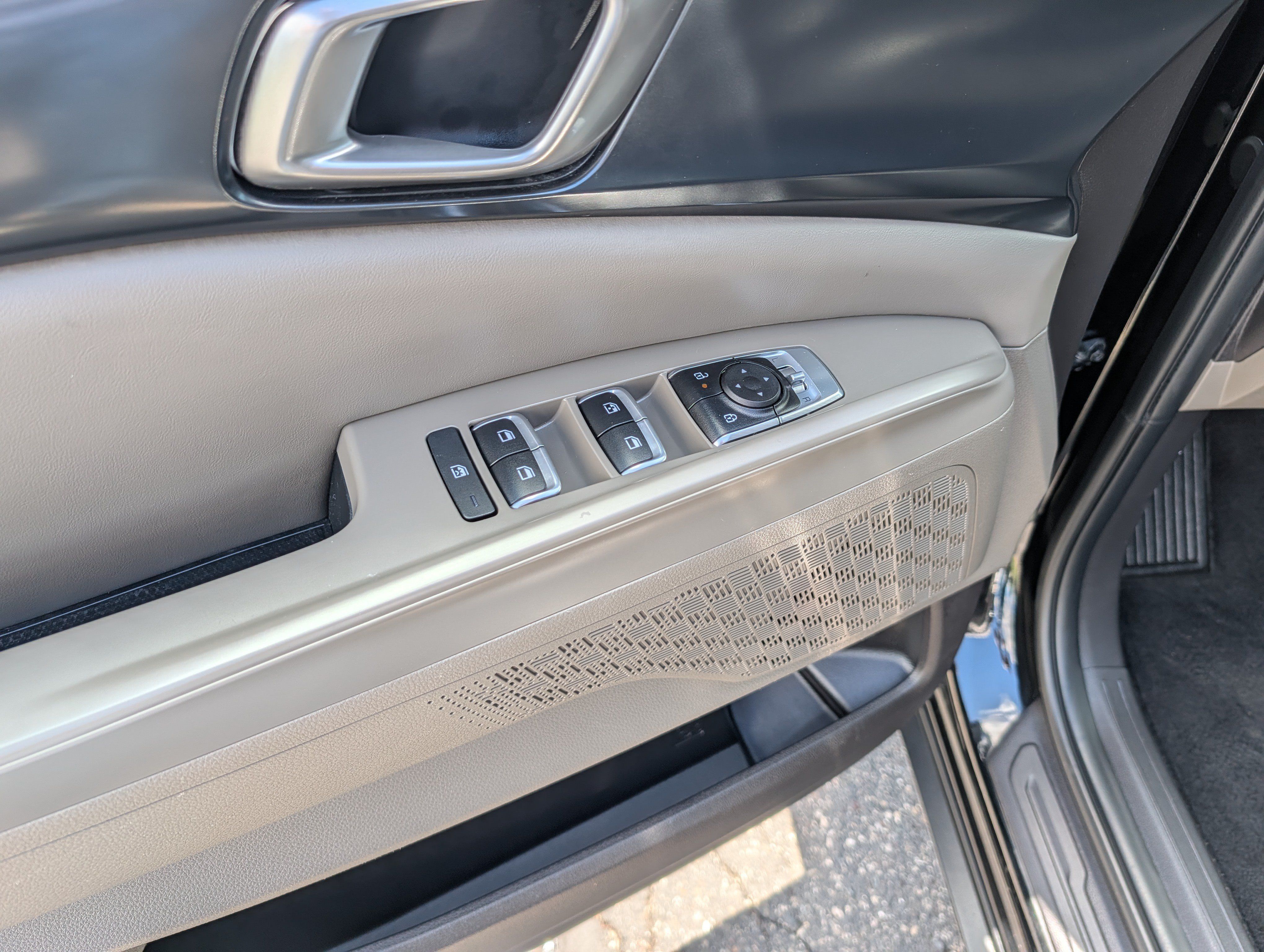 Certified 2025 Kia Carnival FWD image 19