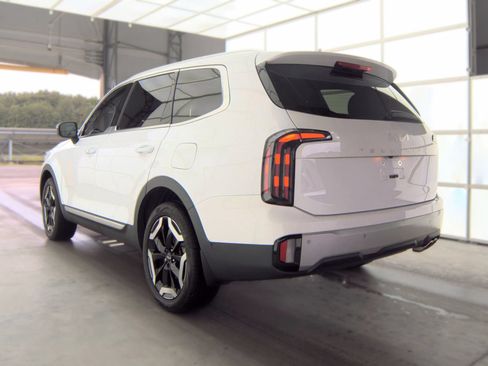 Used 2024 Kia Telluride EX w/ EX Captain's Chair Package FWD image 6