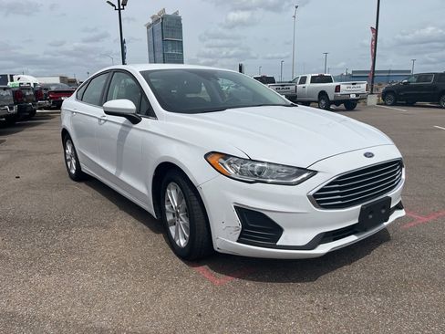 Used 2020 Ford Fusion SE FWD image 9