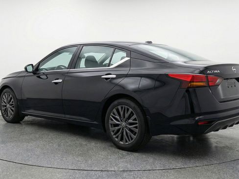Used 2025 Nissan Altima 2.5 SV image 6