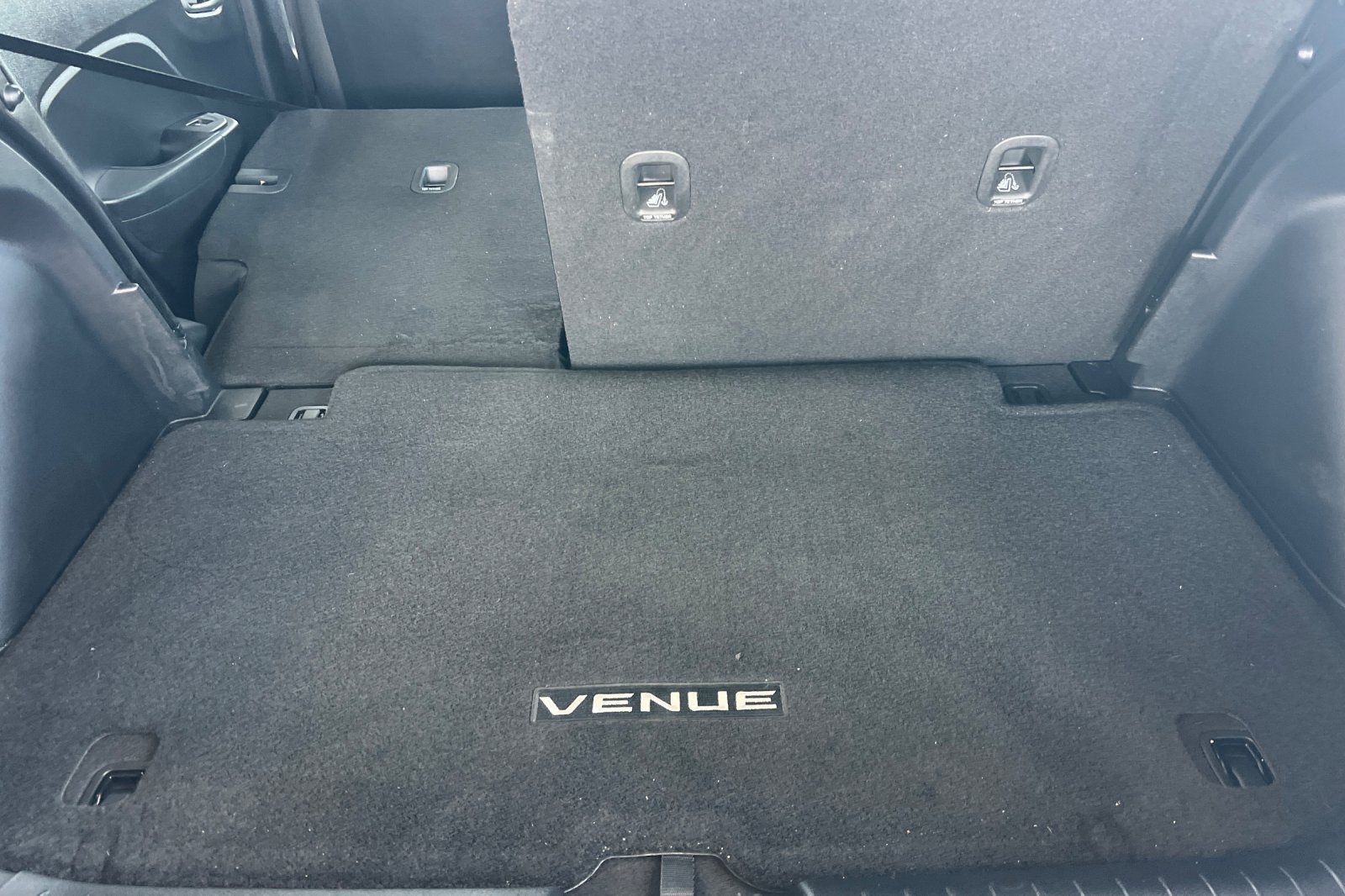 Used 2025 Hyundai Venue SE FWD image 12