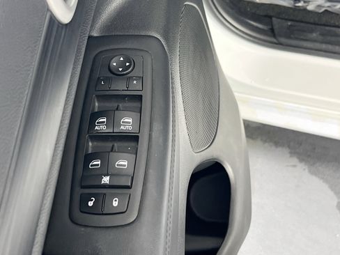 Used 2022 Jeep Grand Cherokee Laredo X image 18