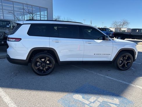 Used 2021 Jeep Grand Cherokee L Limited image 32