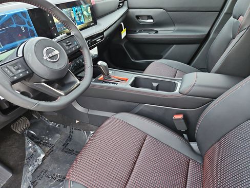 New 2026 Nissan Kicks SR w/ Cold Weather Package image 18